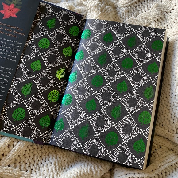 Owlcrate exclusive edition of “The Depths” by Nicole Lesperance - Picture 2 of 5